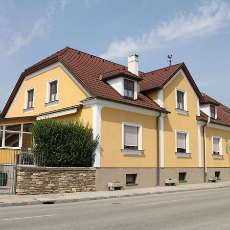 Gaestehaus Fischer Rohrendorf Bed & Breakfast Rohrendorf bei Krems Dış mekan fotoğraf